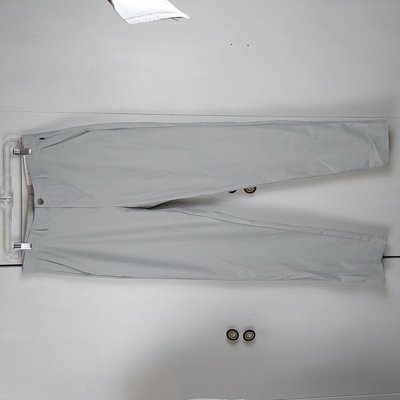 Calvin Klein Mens Light Gray Lightweight Nylon  Wrinkle resist Pant neutralSz.33 - Picture 1 of 10